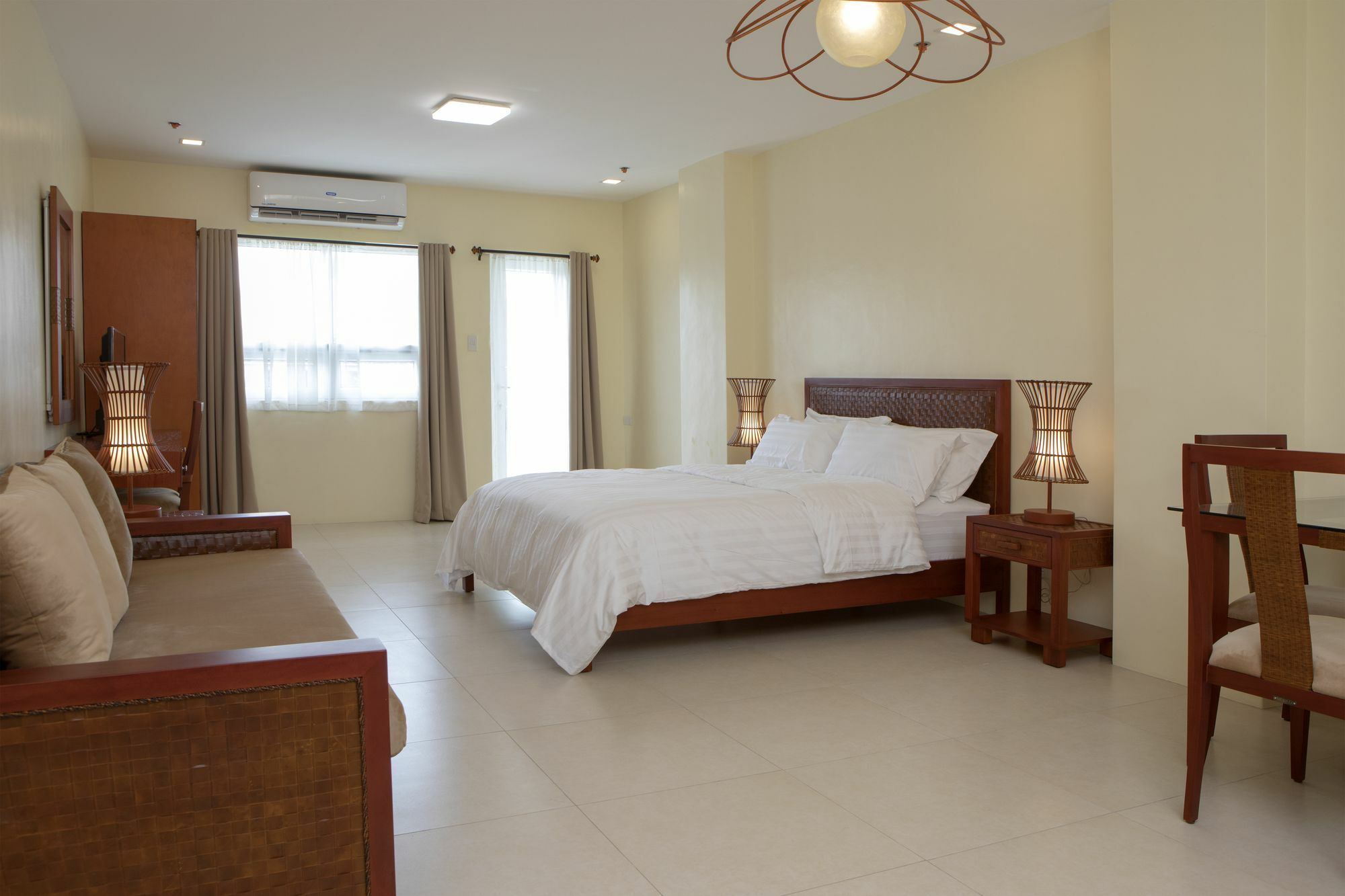 Hotel Merlo Makati City Luaran gambar
