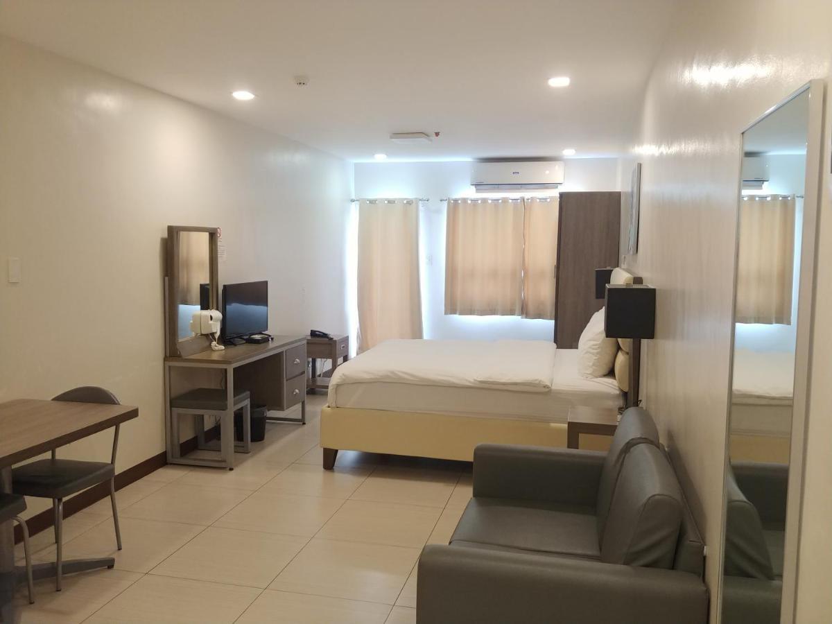 Hotel Merlo Makati City Luaran gambar
