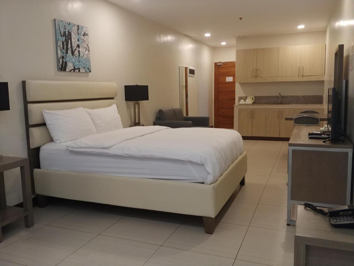 Hotel Merlo Makati City Luaran gambar