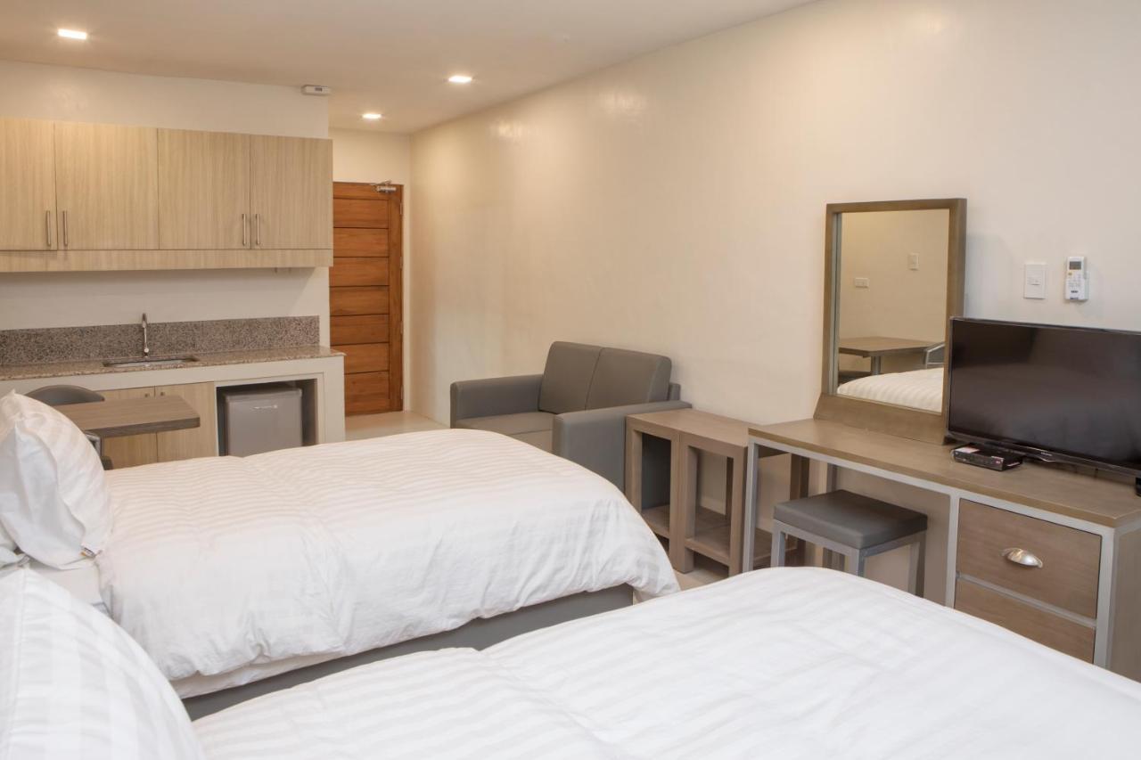 Hotel Merlo Makati City Luaran gambar